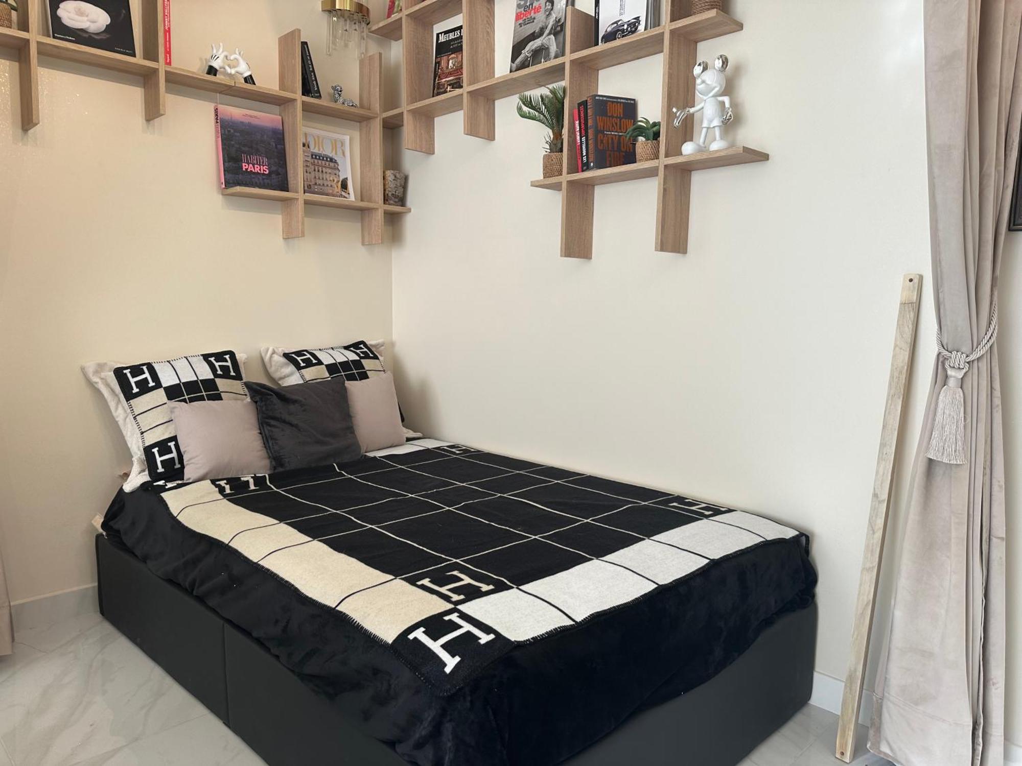 Arc De Triomphe - Foch Palace *