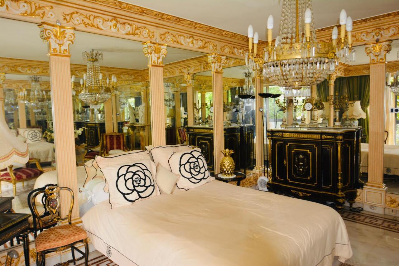 Arc De Triomphe - Foch Palace *