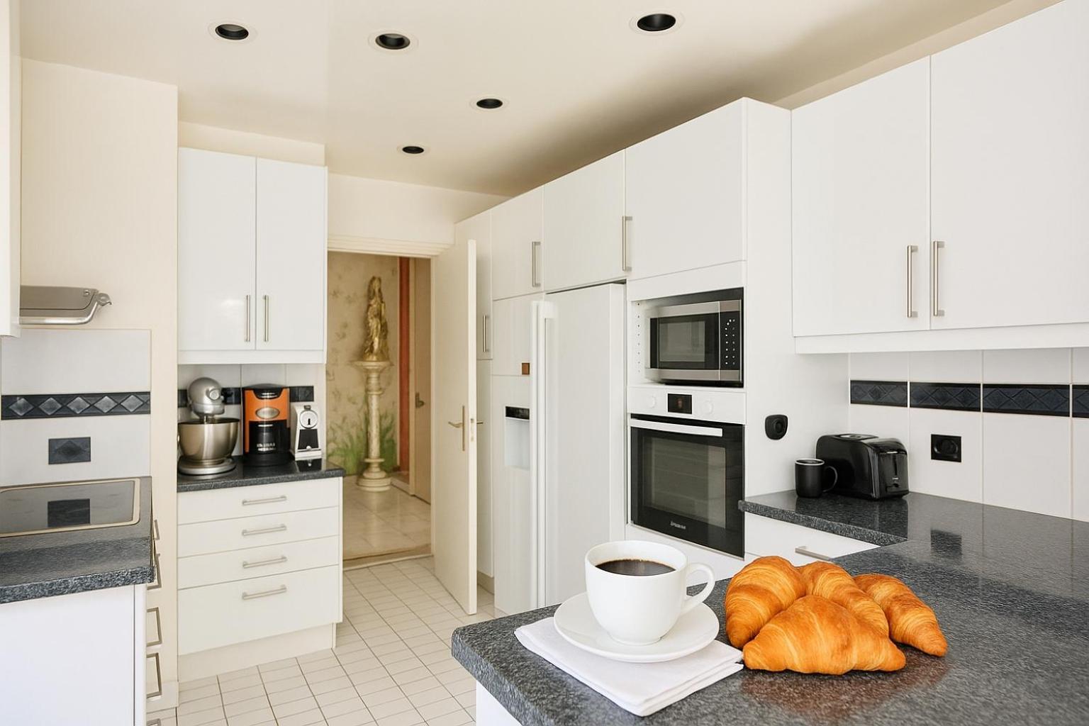 Arc De Triomphe - Foch Palace